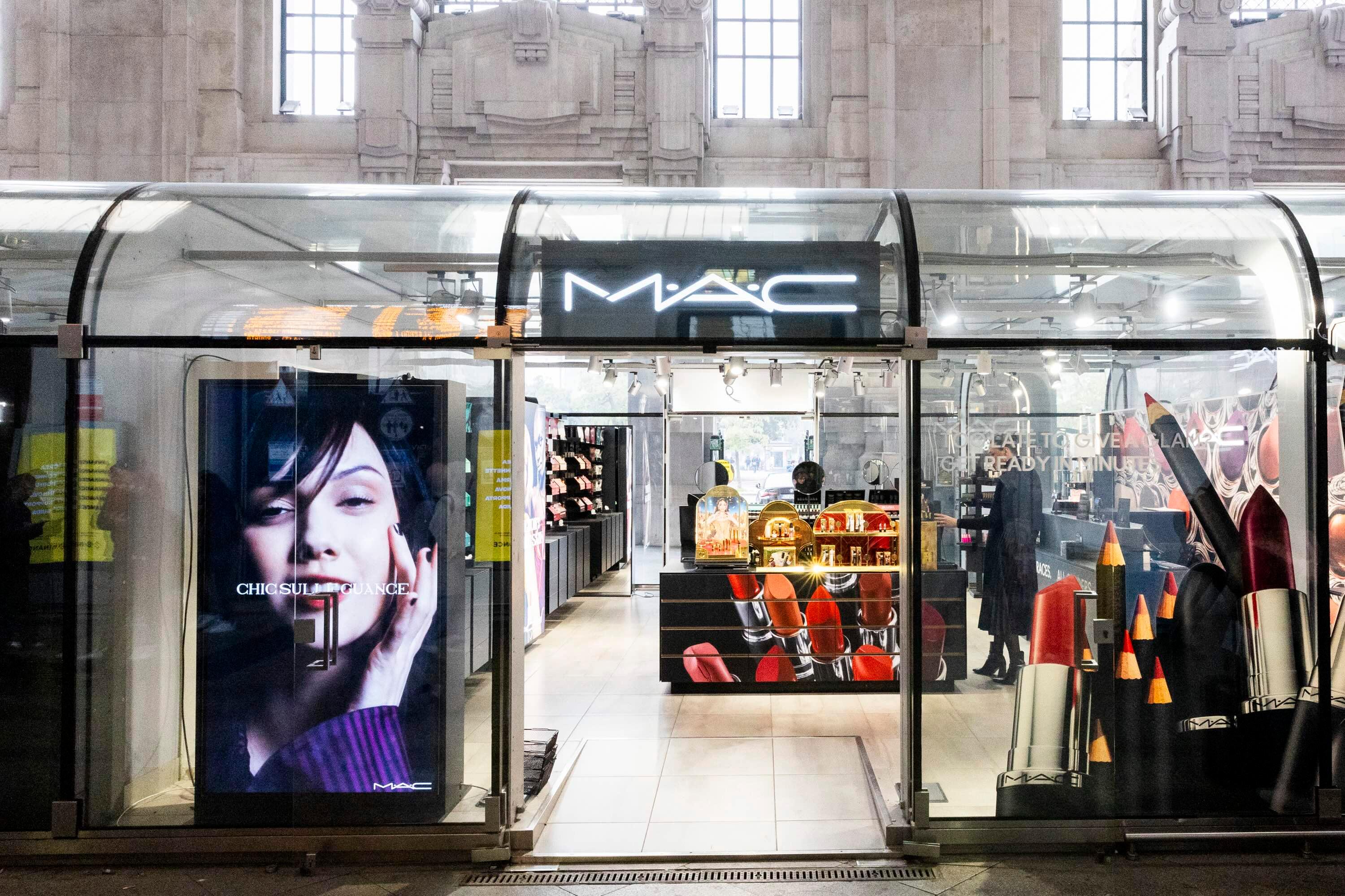 Mac Cosmetics riapre a Milano Centrale con un Nuovo Look!